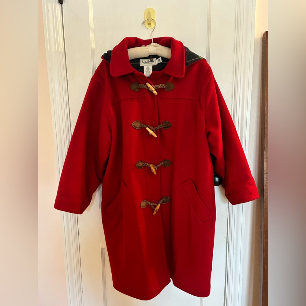 Vintage L.L. Bean FREEPORT MAINE red 100% wool toggle coat
